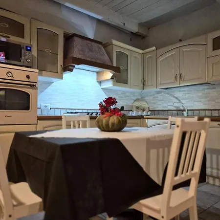 Oasi Torre Di Mastro, Vila