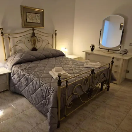 Oasi Torre Di Mastro, Vila